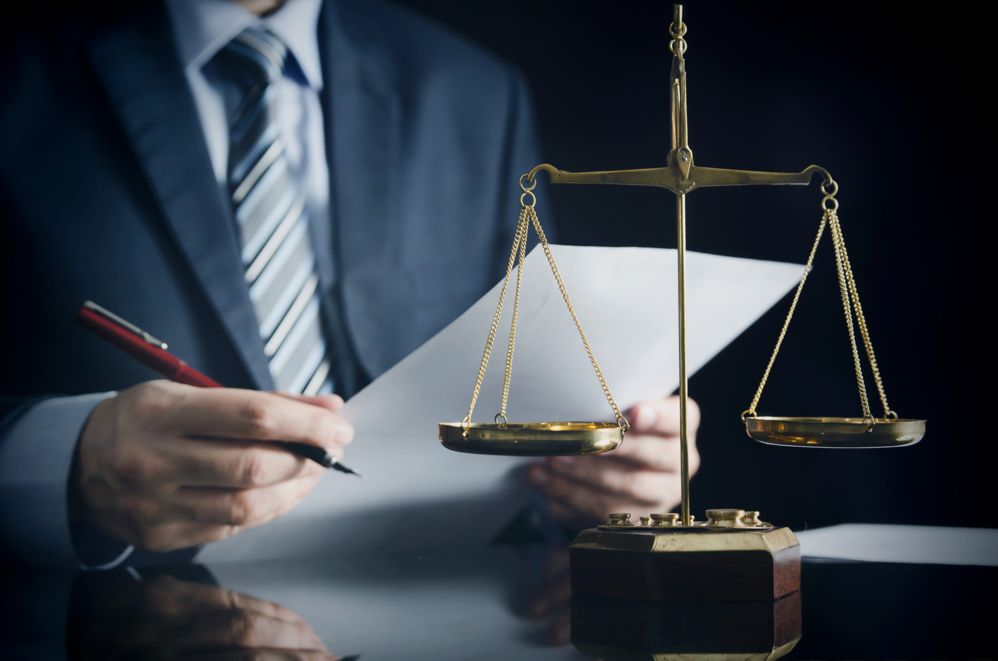 public defender vs private lawyer